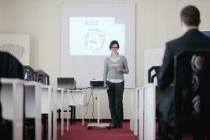 grupo de personas de negocios en seminario foto