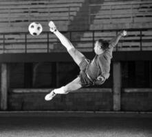 jugador de fútbol en acción foto