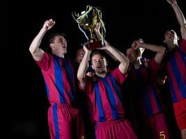 jugadores de fútbol celebrando la victoria foto