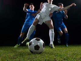 duelo de futbolistas foto