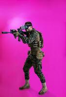 soldado en batalla usando gafas de realidad virtual foto
