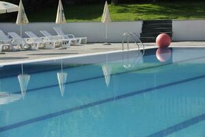 piscina al aire libre del hotel foto