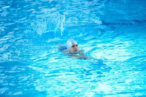 child portrait on swimming pool photo