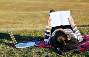 teen girl study outdoor photo