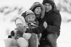 retrato de familia en vacaciones de invierno foto