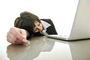 mujer de negocios trabajando en la computadora portátil foto