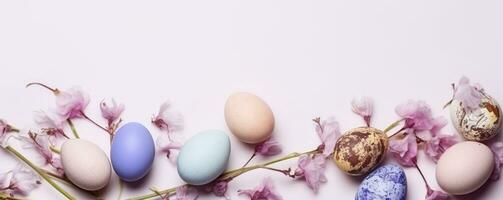 vistoso Pascua de Resurrección huevos en nido con flores en brillante mármol blanco mesa. ai generado foto