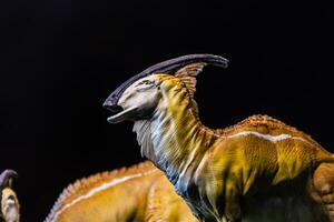 parasaurolophus dinosaurio en el oscuro foto