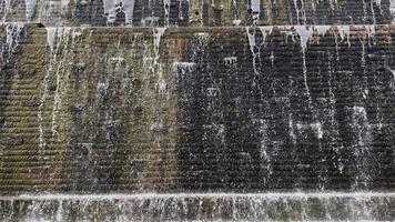 klein Wasserfall von Stein Schritte video