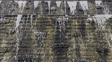 klein Wasserfall von Stein Schritte video