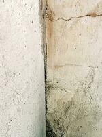 White concrete wall photo