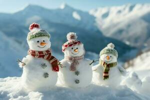 contento muñecos de nieve en montañas, Copiar espacio. generativo ai. foto