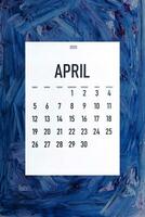 abril 2020 sencillo calendario en de moda clásico azul color foto