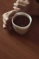 mujer en cafeteria foto