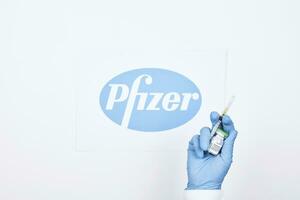 Pfizer vaccine protects against new Covid photo