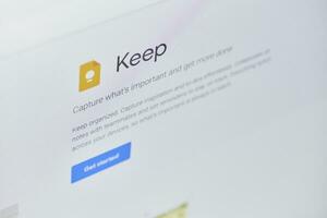 Google keep official web page on computer monitor photo