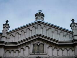 tempel sinagoga es un sinagoga en el kazimierz distrito de cracovia, Polonia. nublado clima. nublado. foto