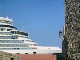 Oceanliner in the background photo