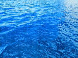 agua azul profundo foto