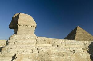 Sphinx and Great pyramid of Giza photo