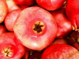 granada, un Fruta con un estrella forma, es un bueno fuente de vitamina C foto