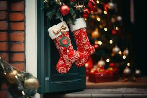 Navidad calcetines son colgando por el frente puerta. generado por ai foto