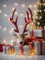 foto de Navidad reno cornamenta envuelto con hada luces junto a un pila de regalos. ai generado