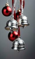 foto de Navidad cascabeleo campanas en un plata cadena. ai generado