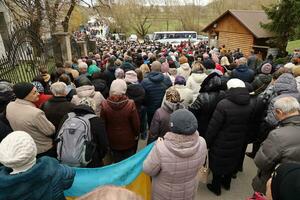 TERNOPIL, UKRAINE - APRIL 2, 2023 Many people during mission in complex of Ukrainian Jerusalem in the Mari spiritual center of Zarvanytsia In the Terebovlya district of the Ternopil photo