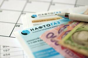 Kyiv, Ucrania - julio 7, 2023 naftogaz utilidad cuenta documento con ucranio grivnas dinero foto