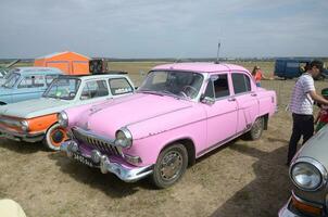 rosado retro coche gas m21 volga real de la urss veces foto