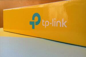 Yellow box of Wireless router modem tp-link Archer C20 AC750 photo