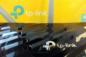 Wireless router modem tp link Archer C20 AC750 and colored cardboard box with tp-link logo photo