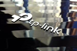 New tp-link logo on wireless router modem tp link Archer C20 AC750 reflective surface photo