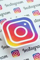 instagram modelo impreso en papel con pequeño instagram logos y inscripciones. instagram es americano foto y compartir videos social redes Servicio poseído por Facebook