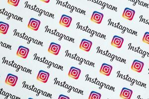 instagram modelo impreso en papel con pequeño instagram logos y inscripciones. instagram es americano foto y compartir videos social redes Servicio poseído por Facebook