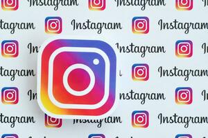 instagram modelo impreso en papel con pequeño instagram logos y inscripciones. instagram es americano foto y compartir videos social redes Servicio poseído por Facebook