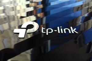 New tp-link logo on wireless router modem tp link Archer C20 AC750 reflective surface photo