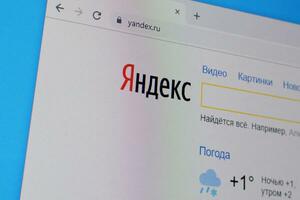 Homepage of yandex website on the display of PC, url - yandex.ru. photo