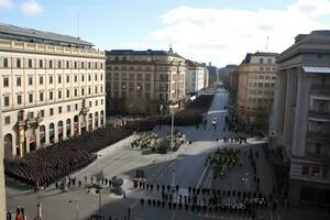 sueco soldados en el antiguo calle. neural red ai generado foto
