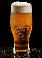 A glass of cold fresh beer with cap of foam. Splash of foam with tasty american beer. Beer day concept by AI Generated photo