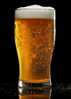 A glass of cold fresh beer with cap of foam. Splash of foam with tasty american beer. Beer day concept by AI Generated photo