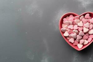 hermosa enamorado día antecedentes con regalo caja, cinta, rojo corazones, regalos, rosas y Copiar espacio concepto por ai generado foto