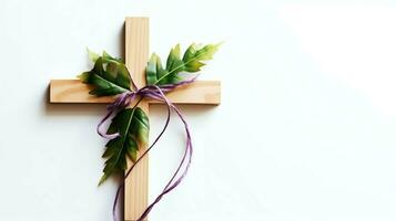 un cristiano de madera cruzar crucifijo firmar con verde palma hojas como religioso día festivo. palma domingo evento concepto por ai generado foto