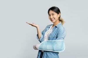 Beautiful Asian office worker put on a soft splint due to a broken arm isolated on white background, Personal accident concept photo