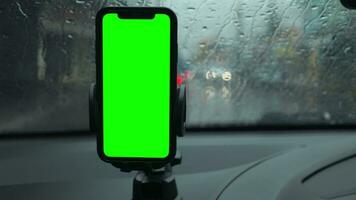 telefon grön skärm i bil. smartphone grön skärm på bil video