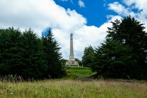 obelisco construido en honor de el héroes de el libertad de Colombia situado cerca el boyaca puente. foto