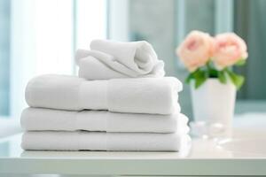 elegancia y relajación - blanco toallas y flores en un brillante baño - generativo ai foto