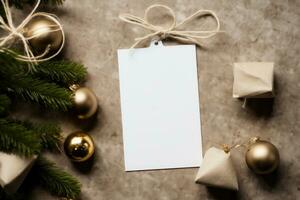 un Bosquejo de un blanco etiqueta tarjeta con un regalo caja y un guirnalda con Navidad árbol juguetes y conos ai generado foto