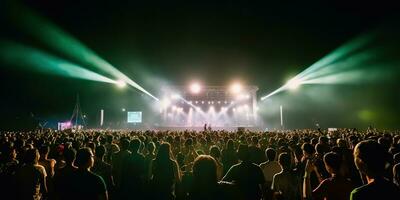 ai generado. ai generativo. noche abierto aire concierto espectáculo actuación etapa En Vivo música evento con muchos personas alrededor. celebracion divertido fiesta delirio antecedentes. gráfico Arte foto